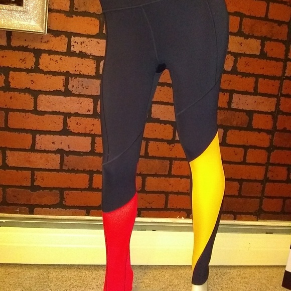 Under Armour Pants - Under Armour fitted leggings